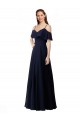 Online Dunkelmarine A-Linien Off-Schulter V-Ausschnitt Chiffon Lange Brautjungfernkleider
