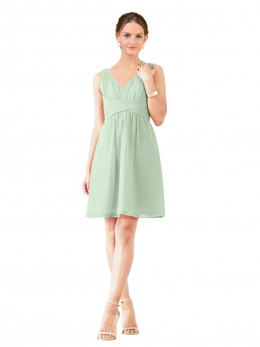 Online Salbeigrün A-Linien V-Ausschnitt Knielang Chiffon Kurze Brautjungfernkleider / Cocktailkleider / Heimkehr Kleider