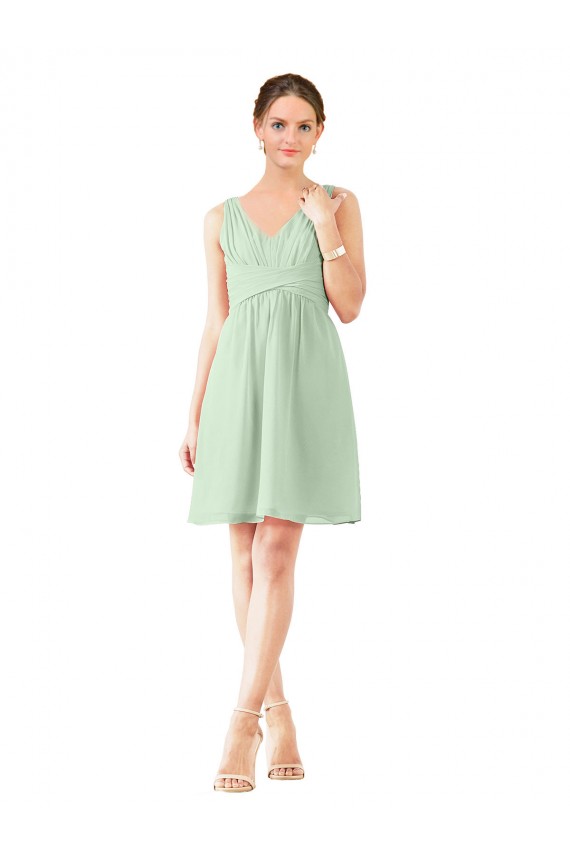 Online Salbeigrün A-Linien V-Ausschnitt Knielang Chiffon Kurze Brautjungfernkleider / Cocktailkleider / Heimkehr Kleider