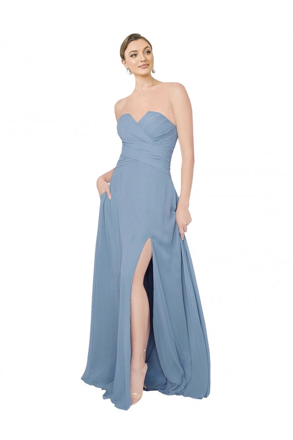 Online Staubiges Blau A-Linien Trägerlos Chiffon Lange Brautjungfernkleider